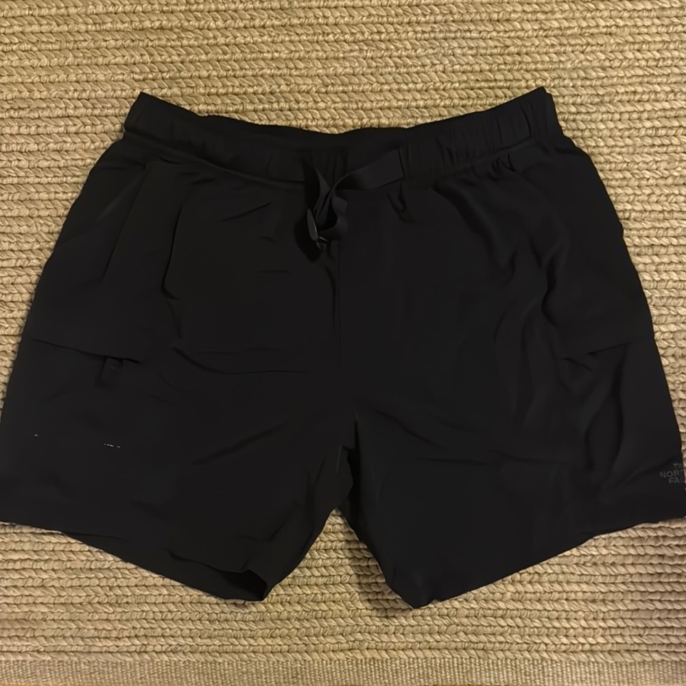 MENS NORTH FACE SHORT